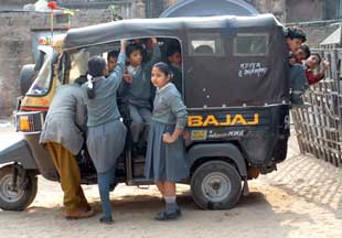 Schoolchildren in Jaipur Schoolchildren in Jaipur